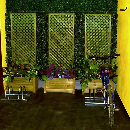 Lirma Готель типу 