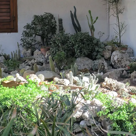 Lirma Bed & Breakfast 4*