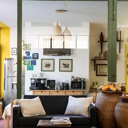 Lirma Готель типу 